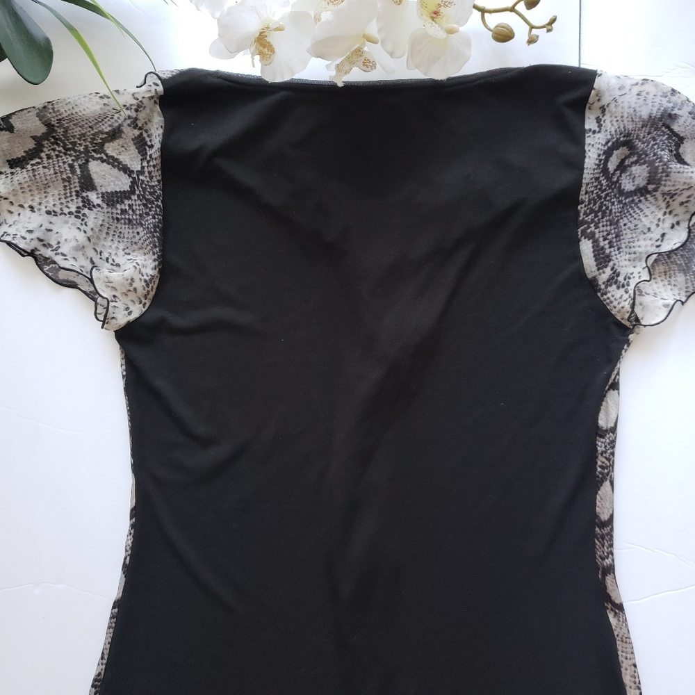 CUTE RUFFLE TOP💜 - Picture 2 of 4